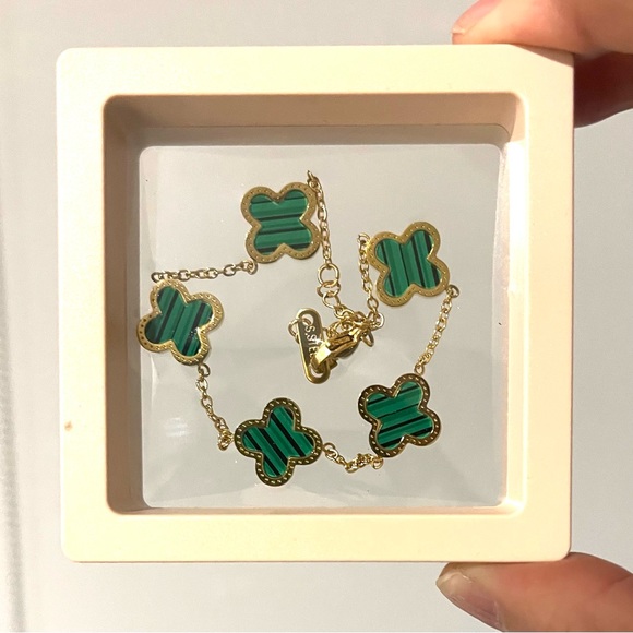 Brand new bracelet with box - Picture 1 of 4